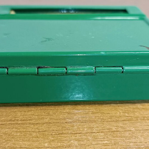Rolling machine and tobacco case used