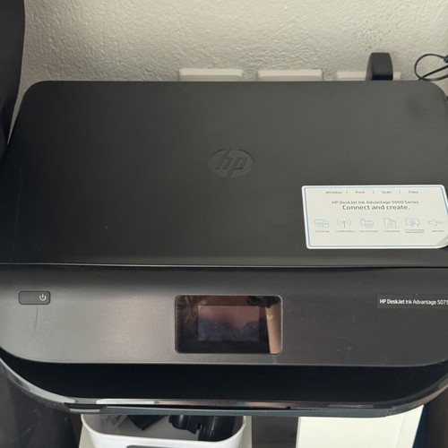 HP DeskJet 5075 printer like new with scanning