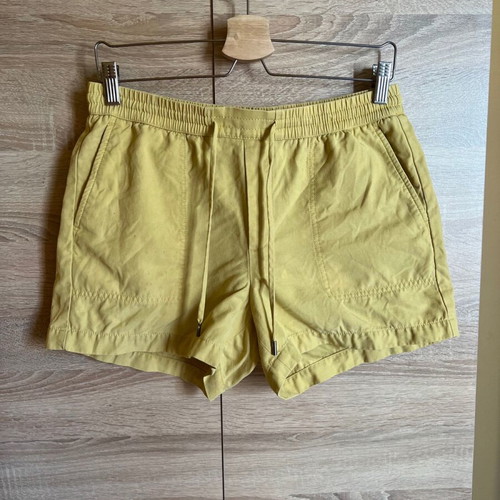 Women's shorts small with mark, yellow with pockets