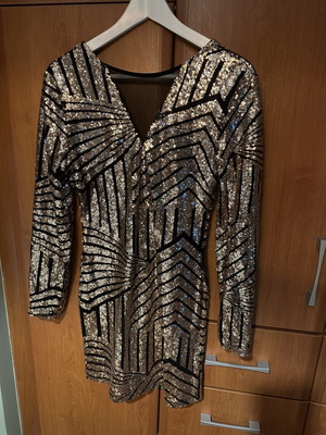 Gold dress like new, size S, black and gold