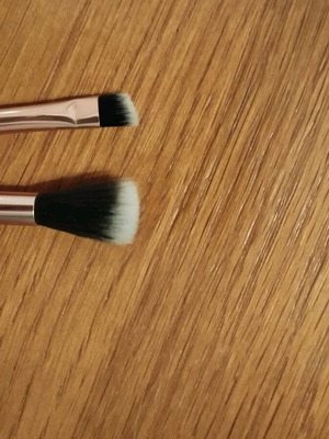 Makeup brushes new, two small