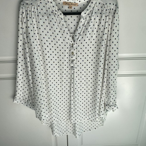 Shirt type blouse size M white like new with button sleeve