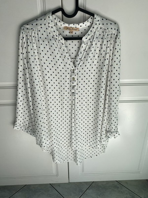 Shirt type blouse size M white like new with button sleeve