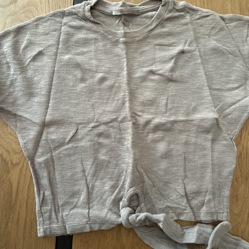 Badila t-shirt crop top with tie at bottom, grey
