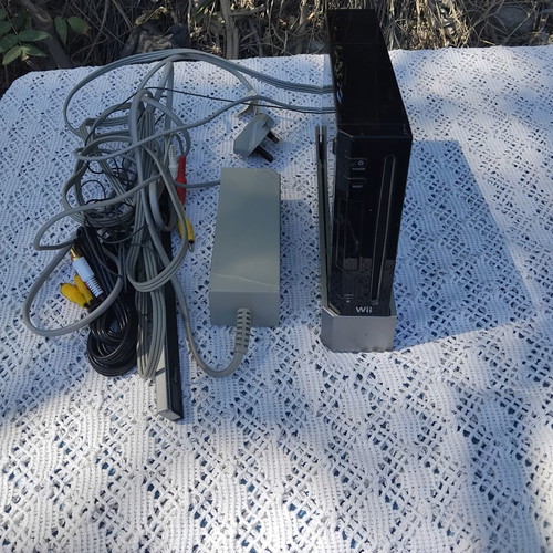 Nintendo Wii console bundle used, black