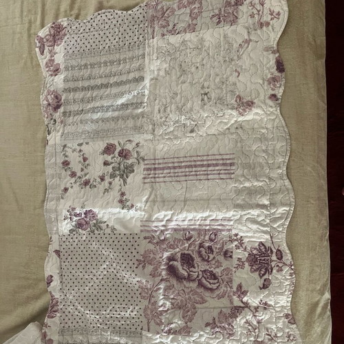 Quilted double-sided bedspread with floral design and pillowcases, new