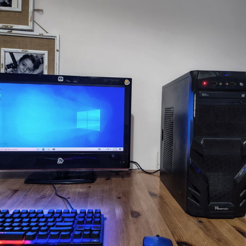 Computer i5 2320 used, 2GB RAM, 160GB HDD with mouse gift