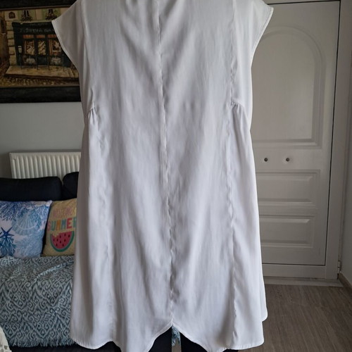 Guess blouse white, like new, oversized fit XS to medium