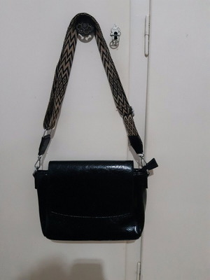 τσαντα λουστρινι με λουρακι υφασμα που μεγαλωνει