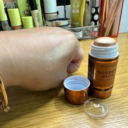 Make Up Revolution Goddess Glow Mini Lumi Stick used