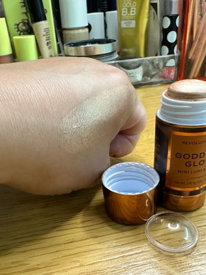 Make Up Revolution Goddess Glow Mini Lumi Stick used