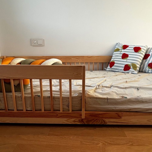 Montessori bed like new, 90x200cm, solid pine wood