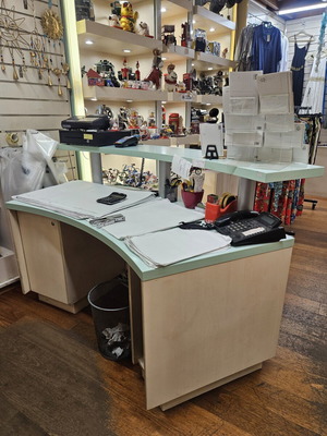 Wooden reception desk like new, professional and sturdy
