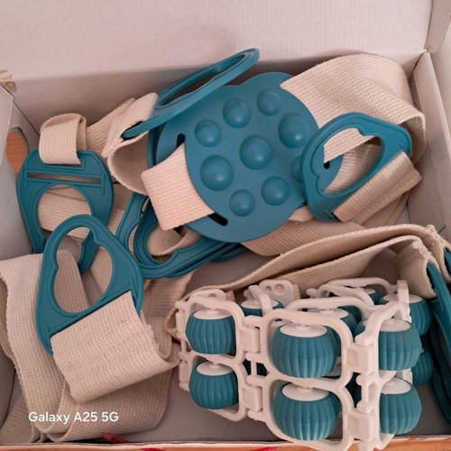 VarioLux Vibration Plate with 12 Speeds and AntiCellulite Bands like new