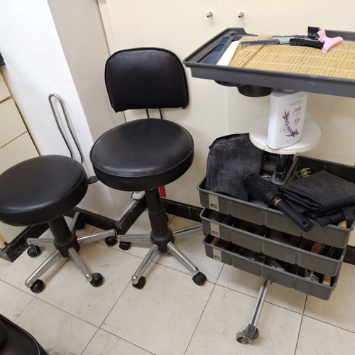 Hair Salon Equipment Set with Chairs and Tables