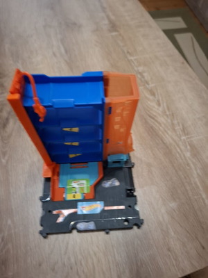 Hot Wheels City Downtown Car Park and T.Rex City Dino Launcher