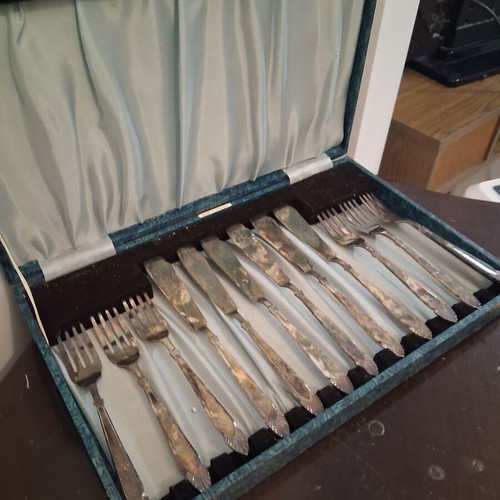 Silver-plated cutlery set like new, 6 forks 17cm and 6 knives 20cm