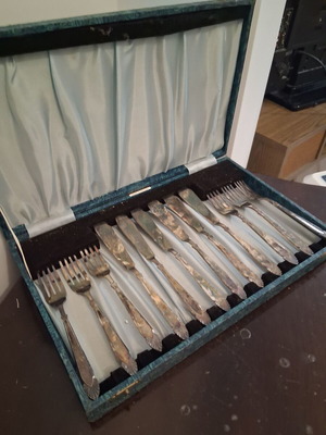 Silver-plated cutlery set like new, 6 forks 17cm and 6 knives 20cm