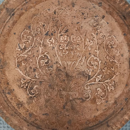 Copper tray like new with decorative design, 37 cm diameter