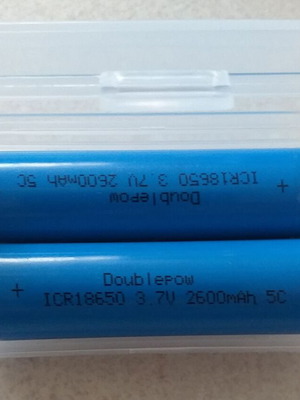 Σετ δύο μπαταρίες λιθίου 18650 2600mAh καινούργιες με θήκη αποθήκευσης