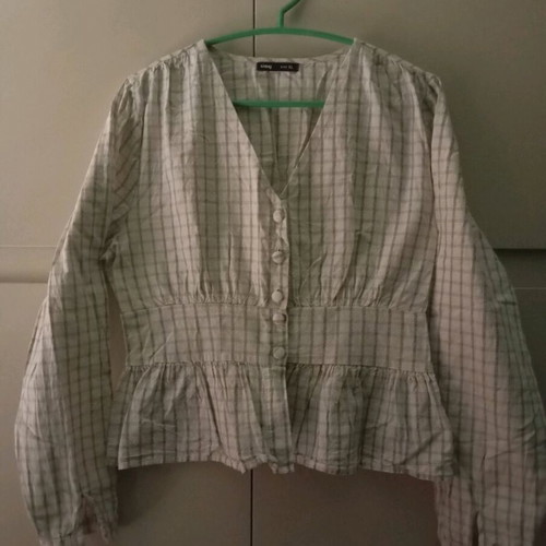 Sinsay fitted buttoned blouse like new, M/L, white-beige check