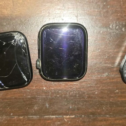 Apple Watch SE 44mm with broken screen and Apple Watch Series 7 not working, used