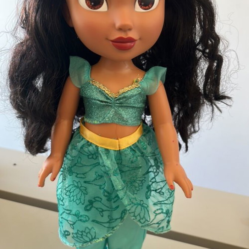 Jasmine Disney doll used, very good condition