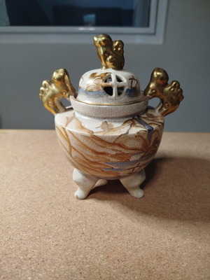 Kutani incense burner handpainted Japanese used, 17 cm height