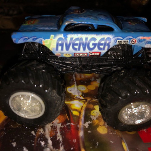 Monster truck like new, 15#