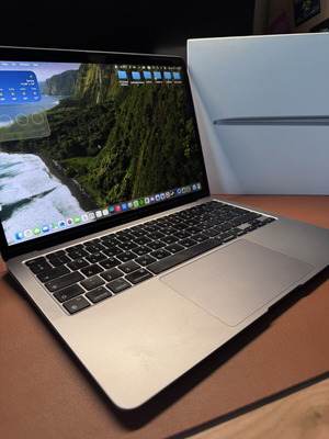 Apple MacBook Air M1 13.6" 16GB RAM 512GB SSD like new