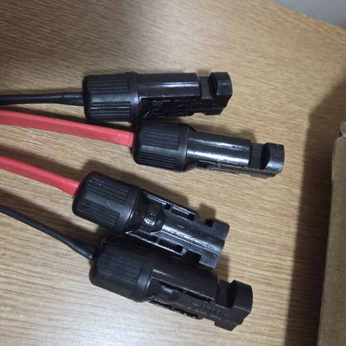 Solar Cable Extension Set 6 mm² Red and Black with Dual-Sided Mounting