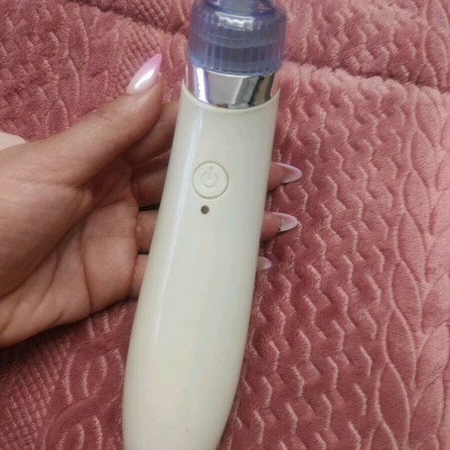 Facial cleansing device like new, rechargeable