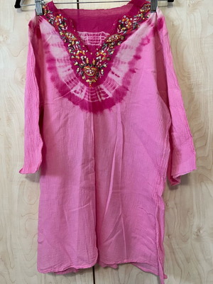 Fuchsia cotton tunic like new with front embroidery size M