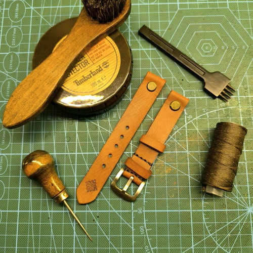 Handmade leather watch strap with Chicago screw for fixed lugs