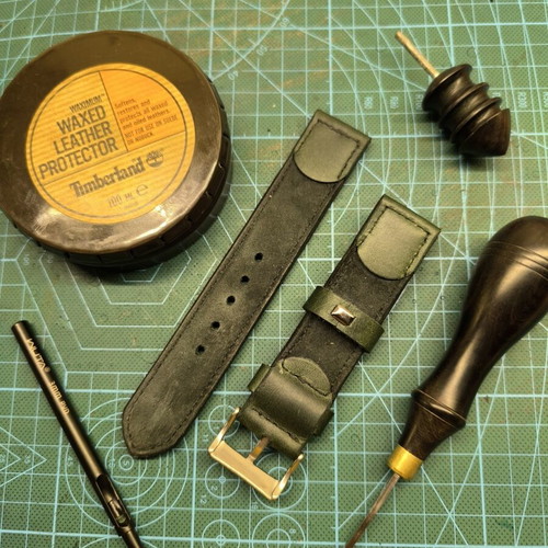 Handmade leather watch strap, Diver style, custom colors