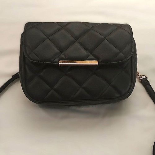 Women's black quilted Bershka bag like new