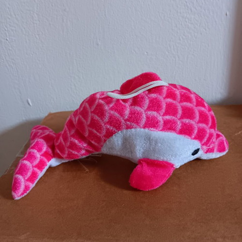 Plush dolphin like new, pink color