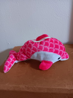 Plush dolphin like new, pink color