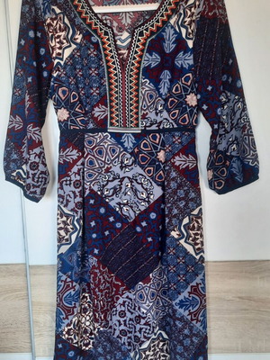 Little Rose dress size Small like new with side zipper