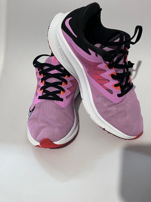 Nike Quest 3 athletic shoes like new, size 40.5, pink