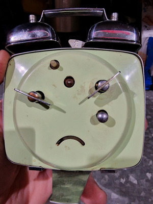 Table clock used for collection, analog, needs repair