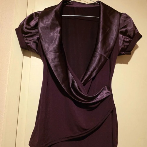 Crossover purple top like new with satin details