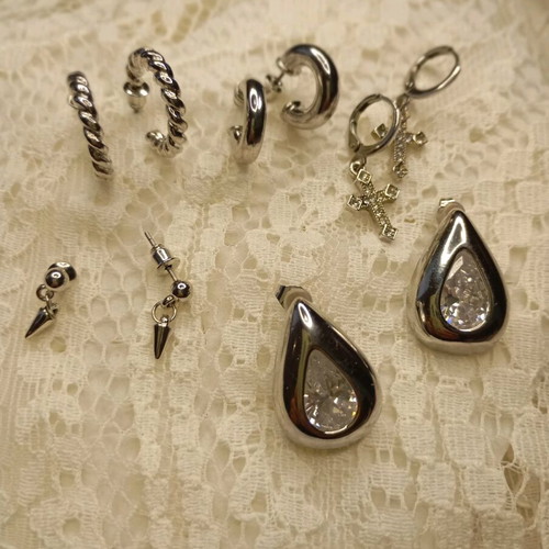 Stainless steel earrings like new, pack of 5 pairs