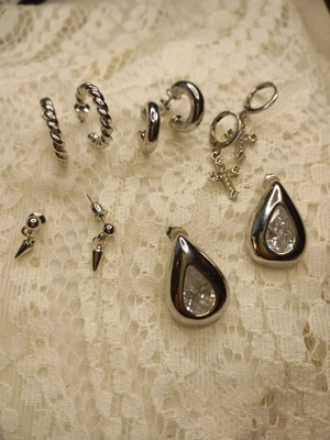 Stainless steel earrings like new, pack of 5 pairs