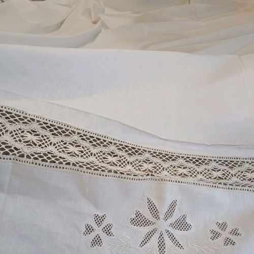 Bridal bed sheets set with lace like new for double bed