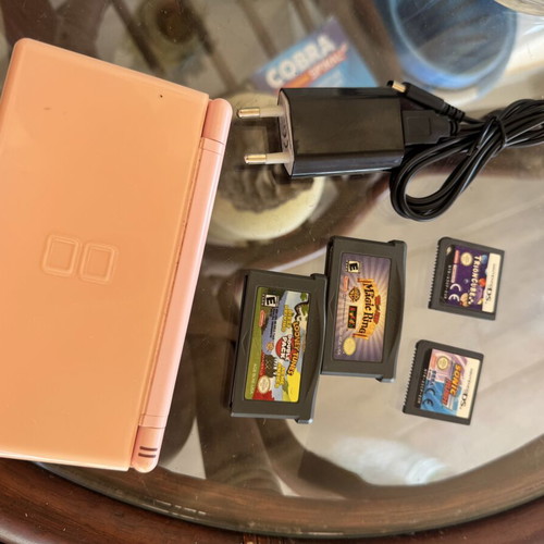 Nintendo DS used with 5 game cartridges and charger