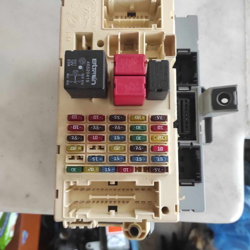 Fuse box for Fiat Punto '99-'03 used in excellent condition