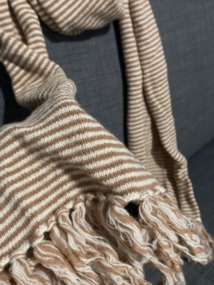 Striped scarf like new, beige