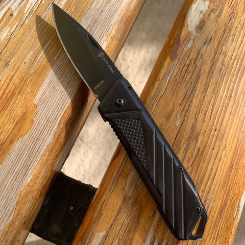 Force Elite folding knife used with blade lock