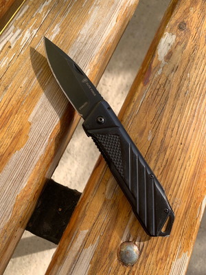 Force Elite folding knife used with blade lock